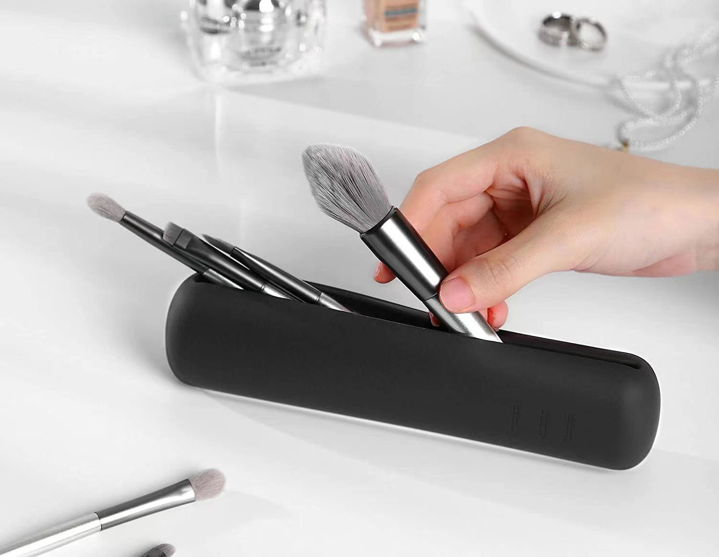 Silicone Makeup Brush Case for Travel Convenience
